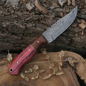 Cuchillo Skinner Multifuncional de Acero de Damasco Hecho a Mano con Mango de Madera de Resina y Funda de Cuero, Regalo Perfecto para Acampar - Product Image 5