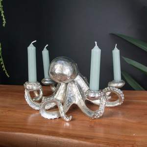 Porte-bougie en aluminium de qualité supérieure, au design d'octopus, avec une finition artisanale détaillée pour une présentation élégante des bougies - Product Image 6