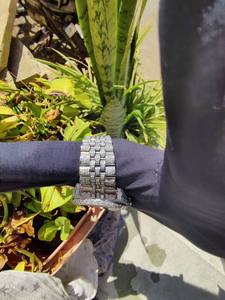 Montre mécanique de luxe raffinée en acier inoxydable avec pierres de moissanite glacées offrant une qualité supérieure, un style élégant et un savoir-faire de haute qualité - Product Image 3