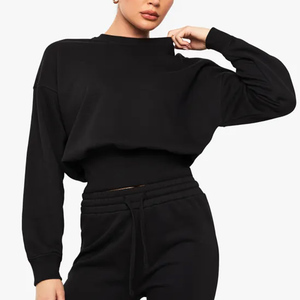 Sudadera con escote redondo recortada negra sostenible para mujer, sudadera con dobladillo profundo, hombros caídos, sudaderas con capucha para mujer, tela suave cepillada en la espalda - Product Image 1