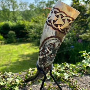 Corne à boire Viking de style animal fabriquée à la main Accessoire décoratif en corne de buffle polie par l'artisanat du croissant - Product Image 1