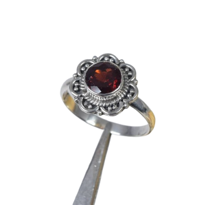 Bijoux fantaisie fins 925 estampillé argent filles bague Simple grenat à la main pierre précieuse 925 bague en argent Sterling mode grenat bague - Product Image 1