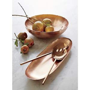 Cuenco de cobre con un diseño atractivo, ideal para entornos gastronómicos de lujo que presentan arte tradicional étnico. - Product Image 3