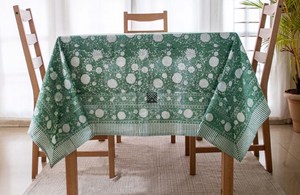 Serviettes en tissu imprimé floral en coton vert clair, linge de table réutilisable pour événements et décoration intérieure - Product Image 4