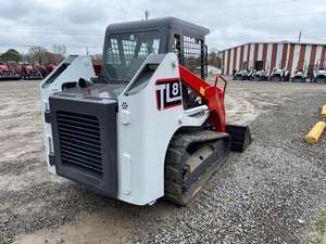Chargeuse compacte sur chenilles Takeuchi TL8 d'occasion, diesel, pour travaux de construction et agricoles - Product Image 2