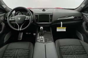 2022 pour Levante Trofeo, transmission automatique, conduite à gauche, transmission intégrale, sièges en cuir, taille des pneus R18, caméra arrière, autonomie 601-700 km, 90-110 kWh - Product Image 5