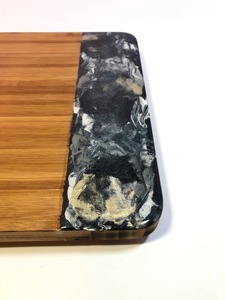 Tabla de Cortar de Madera Moderna, Tabla Artesanal Bellamente Detallada, Perfecta para la Mesa de la Cocina y Restaurantes, de la India - Product Image 2