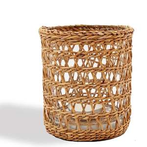 Bougeoir en rotin artisanal pour décor de ferme rustique avec un design tissé complexe et un charme esthétique vintage - Product Image 3