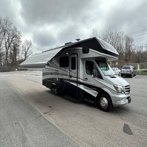 Mercedes-Benz Sprinter 3500 de 2016 en parfait état - Product Image 1