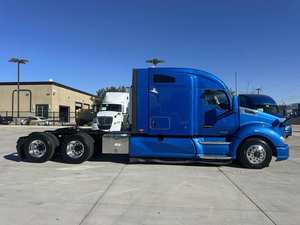 Camion semi-remorque T680 2021 d'occasion, le plus vendu, avec cabine couchette - Cabine couchette à toit moyen 450HP, prêt à l'exportation mondiale - Product Image 4