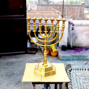 Bougeoir Menorah en métal traditionnel fait à la main pour la maison Hanukkah religieuse et décor de Noël pour l'éclairage Menorah - Product Image 4