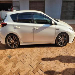 Frais et propre Toyota Auris voiture d'occasion automatique assez utilisé vitesse maximale meilleur prix conduite à gauche et à droite pas d'accident - Product Image 3