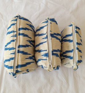 Bolsa de Maquillaje Acolchada de Algodón con Estampado Floral, Bolsa de Cosméticos de Viaje Mediana/Pequeña con Cremallera, Fabricante Mayorista de Estuches de Cosméticos - Product Image 1