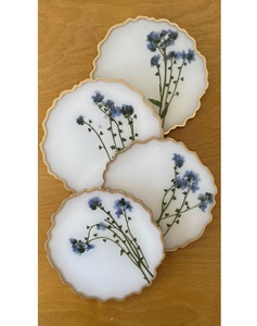 Dessous de verre en résine de luxe attrayant conçu pour offrir une élégance sophistiquée lors des célébrations familiales de mariage et des fêtes de fin d'année - Product Image 1