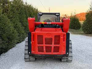 รถตักล้อยางขนาดเล็ก Kubota SVL95-2S ประสิทธิภาพสูง เทคโนโลยีสายพานตีนตะขาบ รับน้ำหนักได้มาก รับประกัน 5 ปี สำหรับงานหนัก - Product Image 2