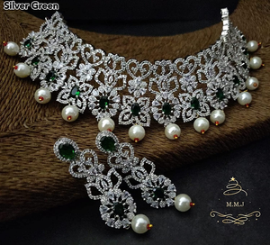 Ensemble de collier de style classique vintage avec diamants et zircons en laiton plaqué argent et cuivre pour mariage ou cadeau de fête - Product Image 1
