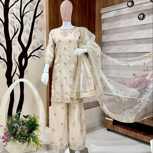 ชุดชาราราแบบดั้งเดิมสำหรับผู้หญิง คุณภาพเยี่ยม เย็บอย่างดี พร้อมสวมใส่ เหมาะสำหรับงานแต่งงานและงานปาร์ตี้ - Product Image 1