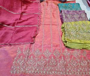 Costumes de designer moderne indien pakistanais de qualité supérieure brodés à la main pour les femmes beau style traditionnel avant-gardiste - Product Image 3