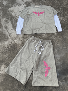 เสื้อยืดแขนยาวผ้าฝ้ายแท้ 100% สไตล์วินเทจลำลองสำหรับฤดูหนาว แบบซ้อนชั้นเก็บความร้อน พร้อมกางเกงขาสั้นทรงหลวม ชุดเซ็ตสองชิ้น ผ้าฟลีซระบายอากาศได้ดี - Product Image 1