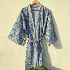 ชุดกิโมโนพิมพ์ลายดอกไม้ทำมือจากอินเดีย ระบายอากาศได้ดี แห้งเร็ว เหมาะสำหรับใส่ลำลองไปเที่ยวชายหาด วันหยุดพักผ่อน ผ้าฝ้าย 100% สำหรับฤดูใบไม้ผลิและฤดูใบไม้ร่วง - Product Image 1