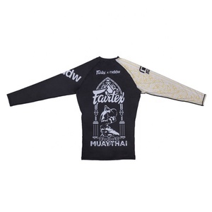 เสื้อกีฬาแขนกุดคุณภาพสูง คอวี ผ้าสเตรช สำหรับผู้ชาย MMA Rash Guard ป้องกันแบคทีเรีย ป้องกันรังสียูวี ระบายอากาศได้ดี - Product Image 2