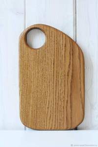 Élégante planche à découper en bois de manguier de forme unique Artisanat raffiné avec des tons naturels chauds pour les ustensiles de cuisine - Product Image 2