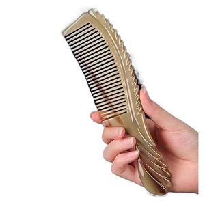 Peigne en corne fabriqué à la main de qualité supérieure pour le cuir chevelu des cheveux fins et le style de mode des cheveux frisés pour un usage domestique - Product Image 6