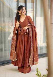 Robe longue TENNECY de créateur avec broderie lourde et sequins, dupatta réversible, séchage rapide, infroissable, longueur maxi pour femme, style indien - Product Image 3