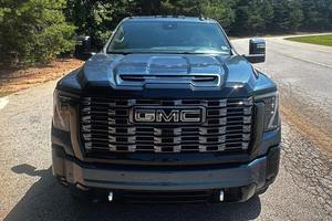 LUXURY RIDE 2025 Sierra 2500HD Denali 4x4 Turbodiesel V8 Downpour Metallic Système audio de hayon par KICKER - Product Image 2