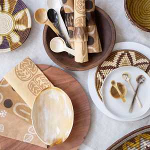 Bol de service en corne de buffle naturelle polie à la main avec artisan pour un style de table boisé au prix de gros par HF CRAFST - Product Image 2