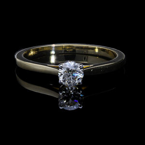 Anillo de compromiso minimalista de oro de 14 quilates con diamante brillante natural de 0.39CTW Diseño de banda cónica moderna y elegante - Product Image 1