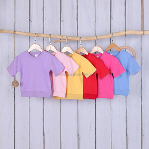 ชุดเสื้อสเวตเชิ้ตแขนสั้นสำหรับเด็กผู้หญิง ผ้าเนื้อยืดสีพื้น แต่งขอบปักลาย พร้อมกางเกงขาสั้นลำลอง สวมใส่สบายๆ แบบสั่งทำ - Product Image 4