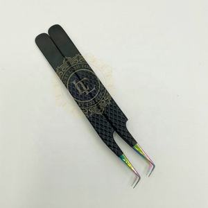 แหนบหนีบขนตาสีรุ้ง90องศาด้ามเพชรทนทานคุณภาพระดับพรีเมียมฉลากส่วนตัวทำจากสเตนเลสสีดำ - Product Image 5