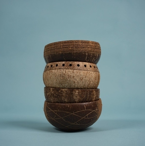 Meilleure vente tasse de boisson en coquille de noix de coco durable avec support tasse de noix de coco polie naturelle pour fête utilisation sur la plage - Product Image 4