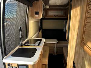 Sprinter 2500 Airstream Interstate 19 Edición Tommy Bahama 2021, 4x4, ~4,200 Millas, Conversión Completa a Autocaravana, Turbodiésel V6, 4WD - Product Image 5