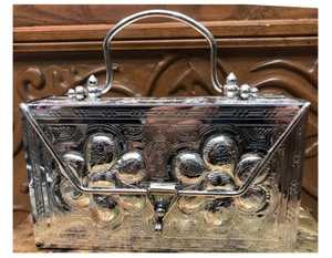 กระเป๋าคลัทช์งานฝีมือสไตล์อียิปต์ ดีไซน์ไม่ซ้ำใคร พร้อมสายสะพายโซ่และตัวล็อคแม่เหล็ก - Product Image 2