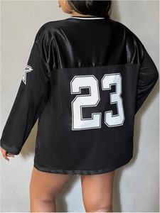 Camiseta informal de manga larga con cuello en V de talla grande, camisetas gráficas de letras de malla de gran tamaño con decoración de logotipo para mujer - Product Image 4