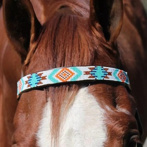 Cabezada para Caballo de Cuero Genuino de Alta Resistencia con Cadena de Cuentas de Vidrio Multicolores - Product Image 2