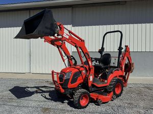 Mini tracteur agricole Kioti CS2220 22HP 4x4 à transmission par engrenages avec chargeur arrière et tondeuse pour l'agriculture et le jardinage - Product Image 3