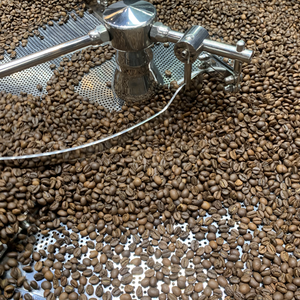 Sac de 500g de marque privée mélange de café à torréfaction moyenne fabriqué au Vietnam 20% Arabica 80% Robusta emballage personnalisable - Product Image 6