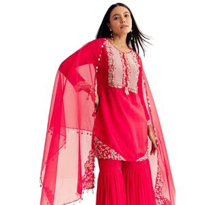 Abito rosso Moti Threadwork Dola Sharara in seta con Organza Dupatta per feste matrimonio indiano e abbigliamento tradizionale - Product Image 1