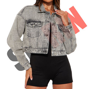 แจ็กเก็ตผ้าฝ้าย100% น้ำหนักเบาสำหรับผู้หญิงเสื้อครอปสีเทาแบบมีกระดุมด้านหน้ามีกระเป๋าใส่โลโก้ได้ตามต้องการกันลม - Product Image 1