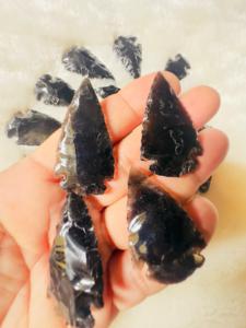 หัวลูกศรหินออบซิเดียนแกะสลักด้วยมือคริสตัลหินธรรมชาติขายส่งจำนวนมาก - Product Image 4