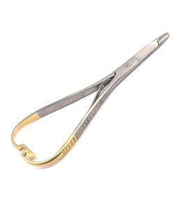 Pinza quirúrgica Mathieu Olsen Hegar de acero inoxidable con mango dorado - Product Image 1