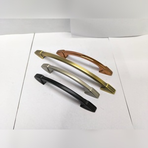 มือจับประตูตู้โลหะผสมสังกะสีแบบกำหนดเอง ดีไซน์ใหม่ ขัดเงา สำหรับห้องนอน ห้องครัว ตู้เสื้อผ้า และเฟอร์นิเจอร์คลังสินค้า - Product Image 4