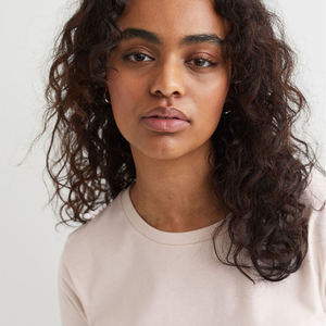 Camiseta de manga corta de color blanco para mujer de la mejor calidad con logotipo personalizado disponible en diferentes colores - Product Image 4