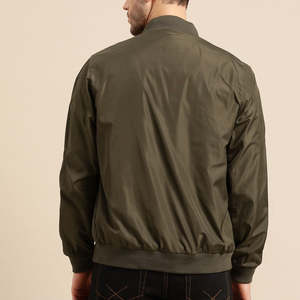 Veste bomber de sport professionnelle unisexe d'hiver en gros avec motif, logo personnalisé, col montant, imperméable et coupe-vent - Product Image 2