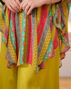 Presentando el nuevo diseñador Party Wear Look Top-Plazzo y Dupatta con trabajo de bordado pesado - Product Image 4