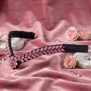 Cinta Frontal para Caballo en Forma de V con Cristales Rosados de Lujo |   Accesorio de Brida Ecuestre de Cuero Negro Hecho a Mano - Product Image 4