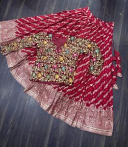 Dernier designer broderie lourde Jarkan Work Lehenga Suit pour femmes Style traditionnel indien Vêtements pour mariages Festival Prix - Product Image 6